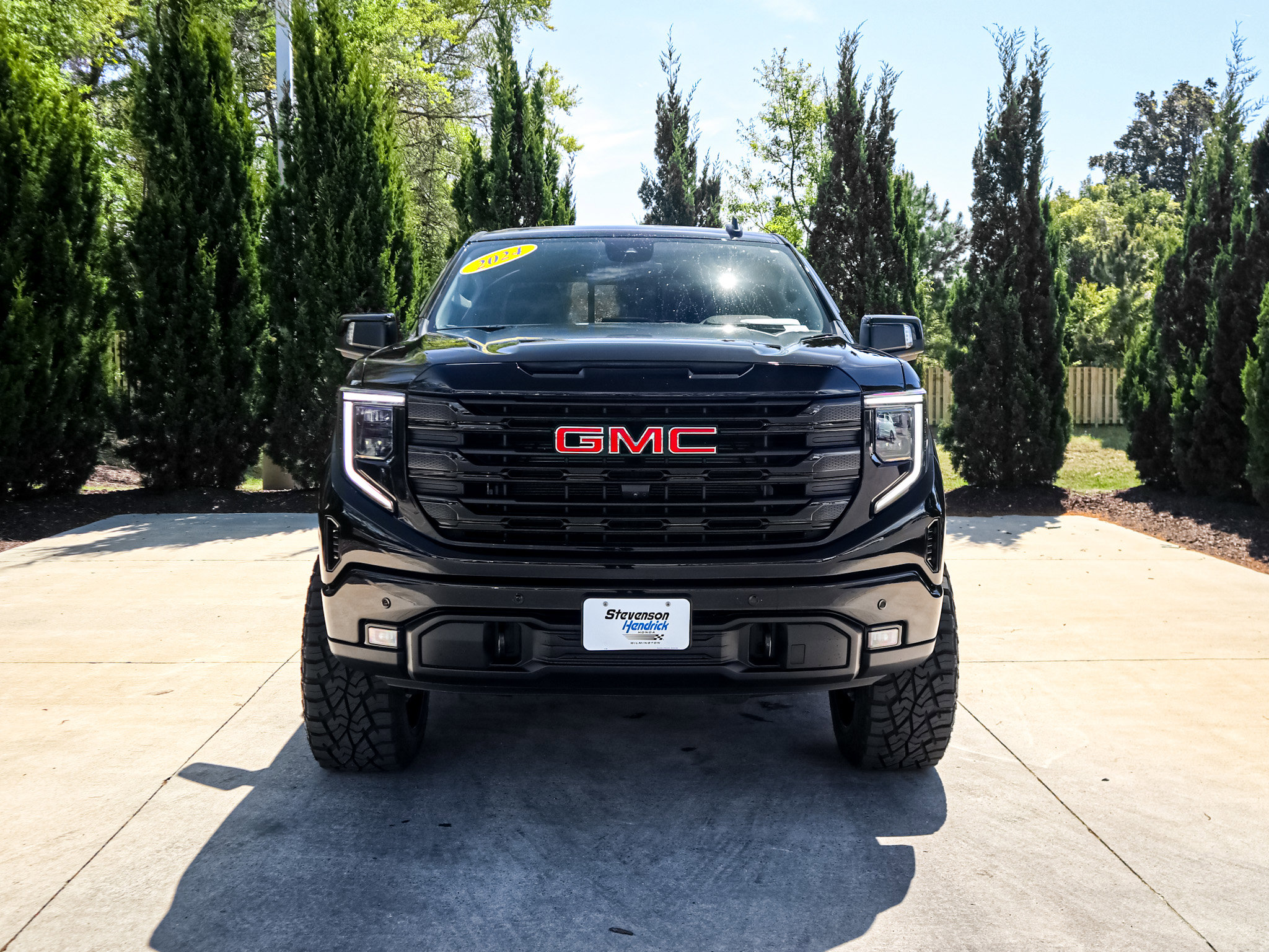 Used 2024 GMC Sierra 1500 Elevation w/ Preferred Package image 3