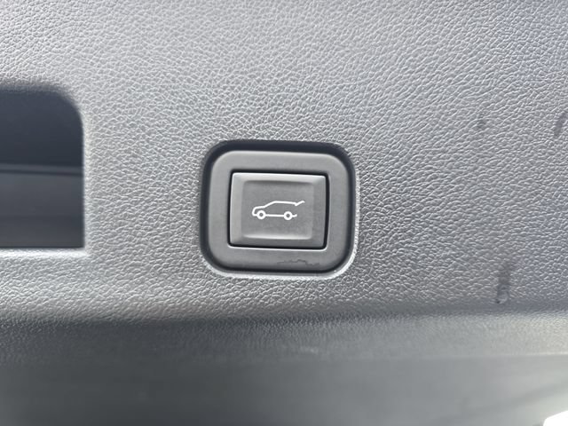 Used 2024 Chevrolet Traverse LT w/ LPO, Floor Liner Package FWD image 18