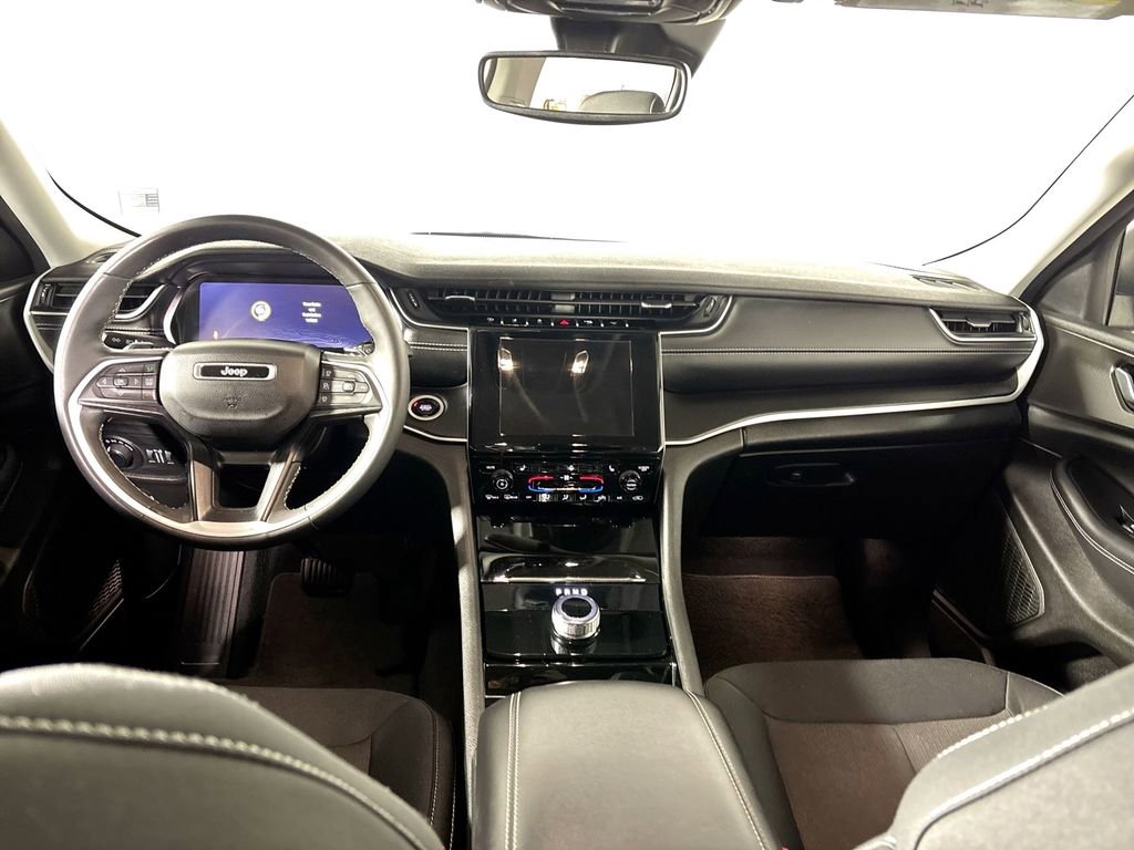 Used 2023 Jeep Grand Cherokee Laredo w/ Luxury Tech Group I image 12