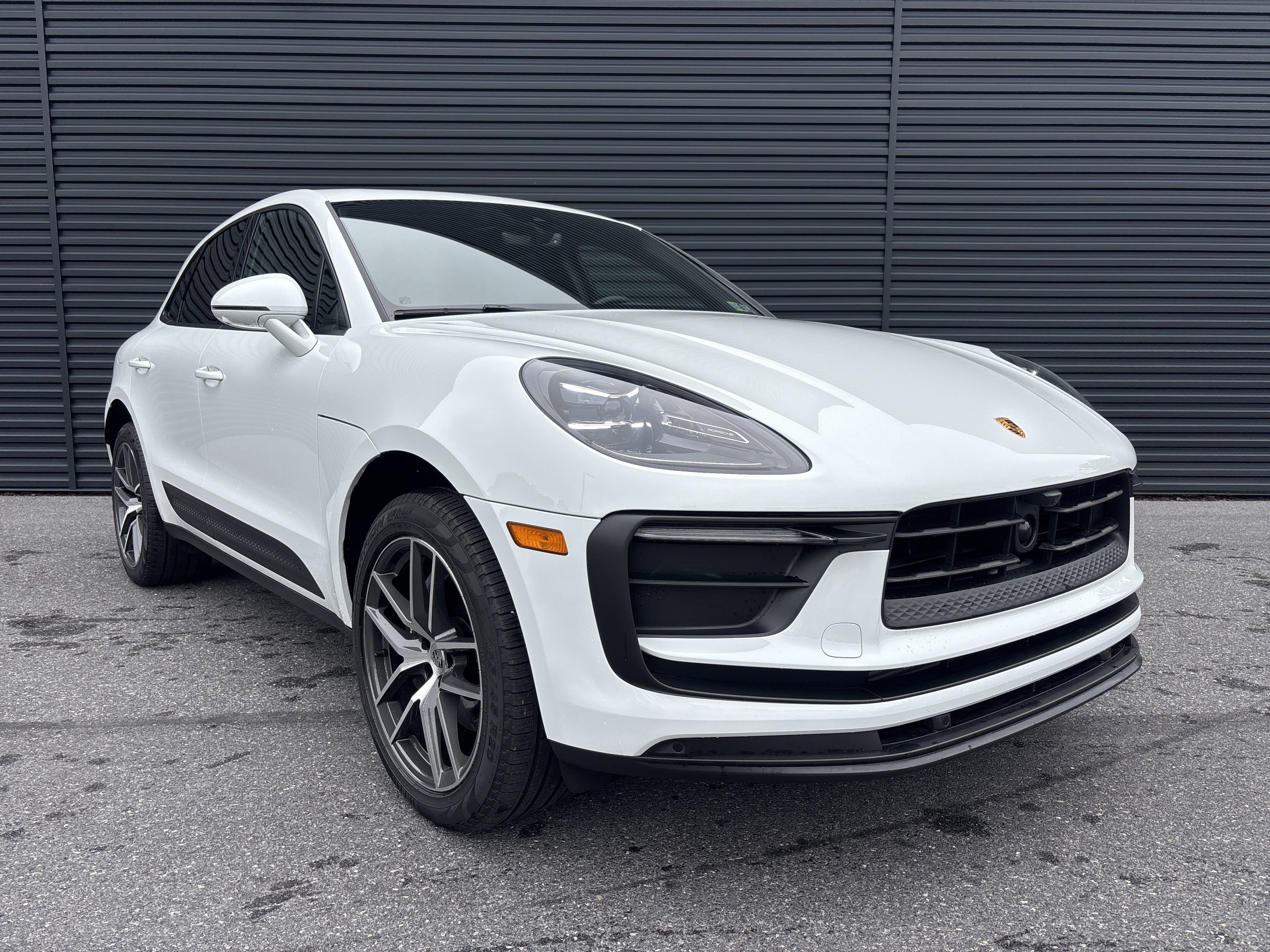 Certified 2025 Porsche Macan image 7