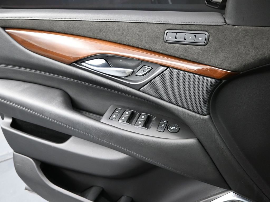 Used 2020 Cadillac Escalade ESV Luxury image 14