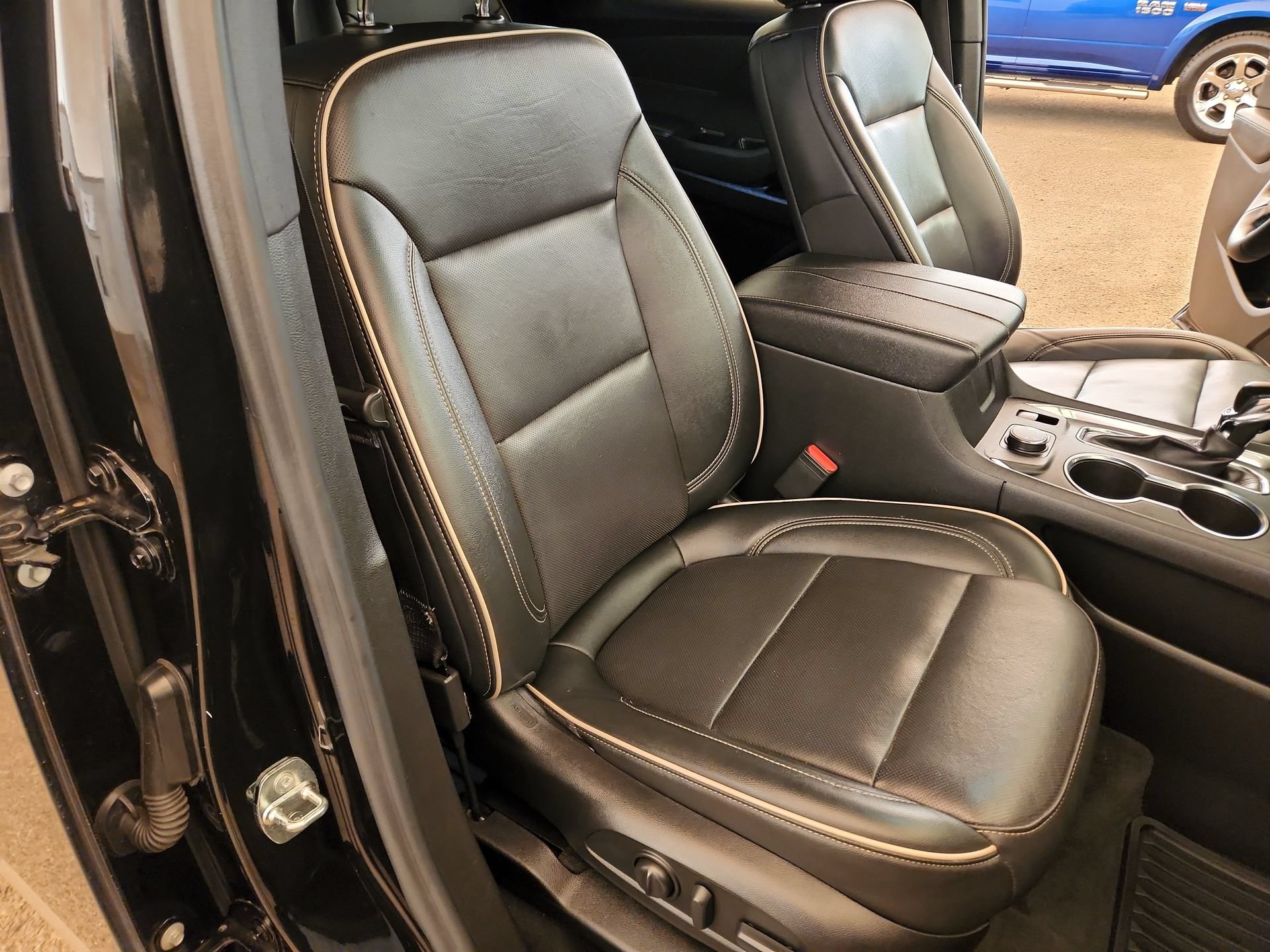 Used 2022 Chevrolet Traverse Premier AWD/4WD image 27
