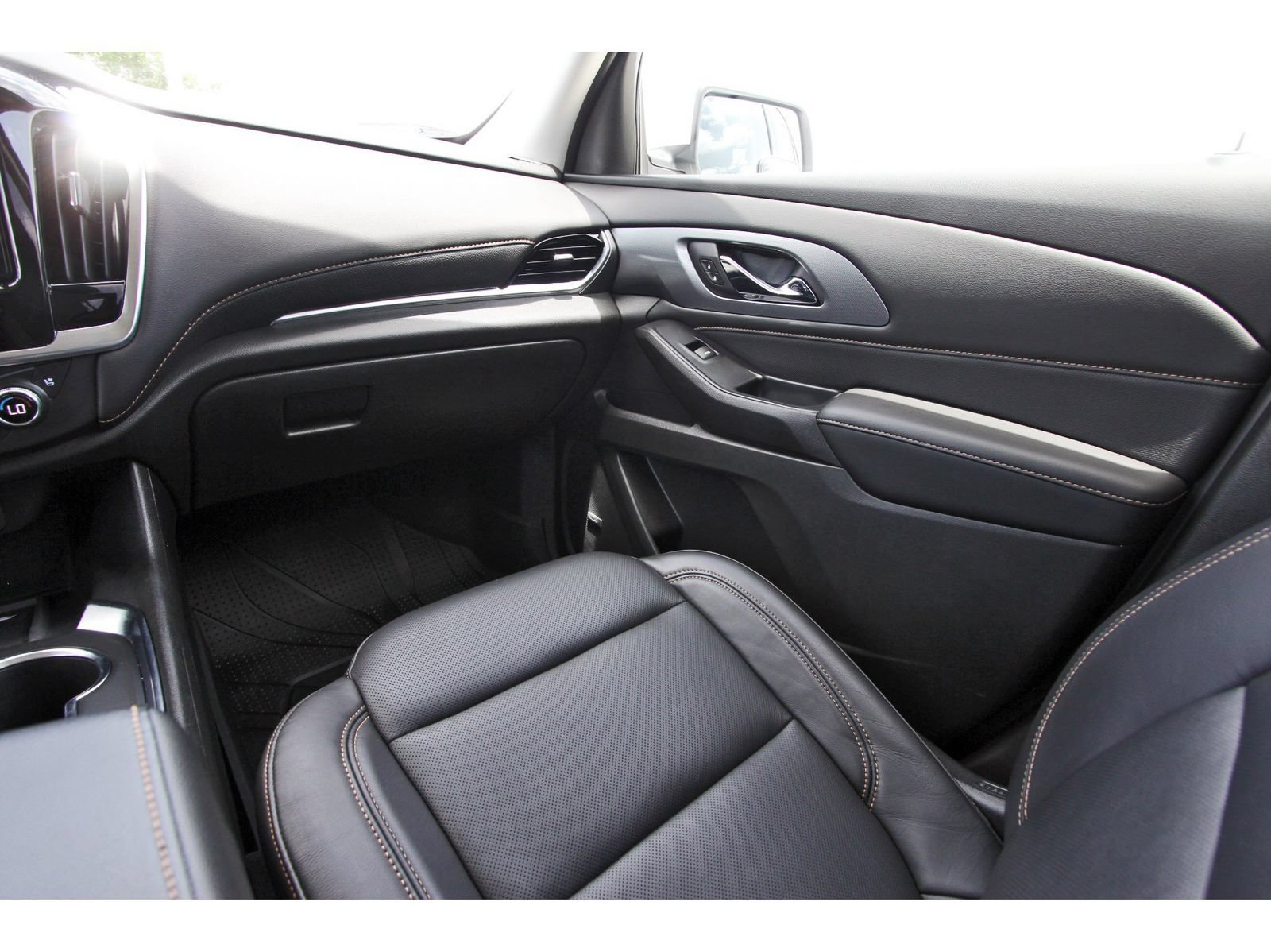 Used 2021 Chevrolet Traverse Premier w/ LPO, Floor Liner Package FWD image 13