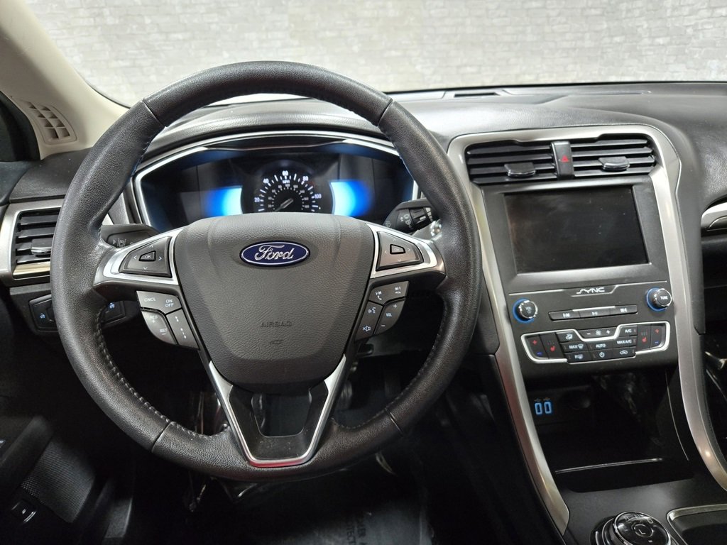 Used 2019 Ford Fusion SEL image 17