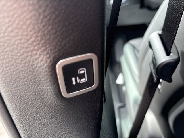 New 2026 Chrysler Pacifica Select FWD image 16