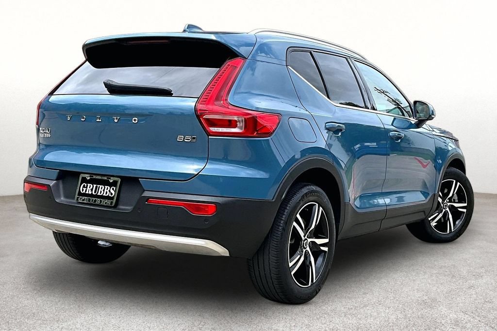 Certified 2024 Volvo XC40 B5 Core AWD/4WD image 2