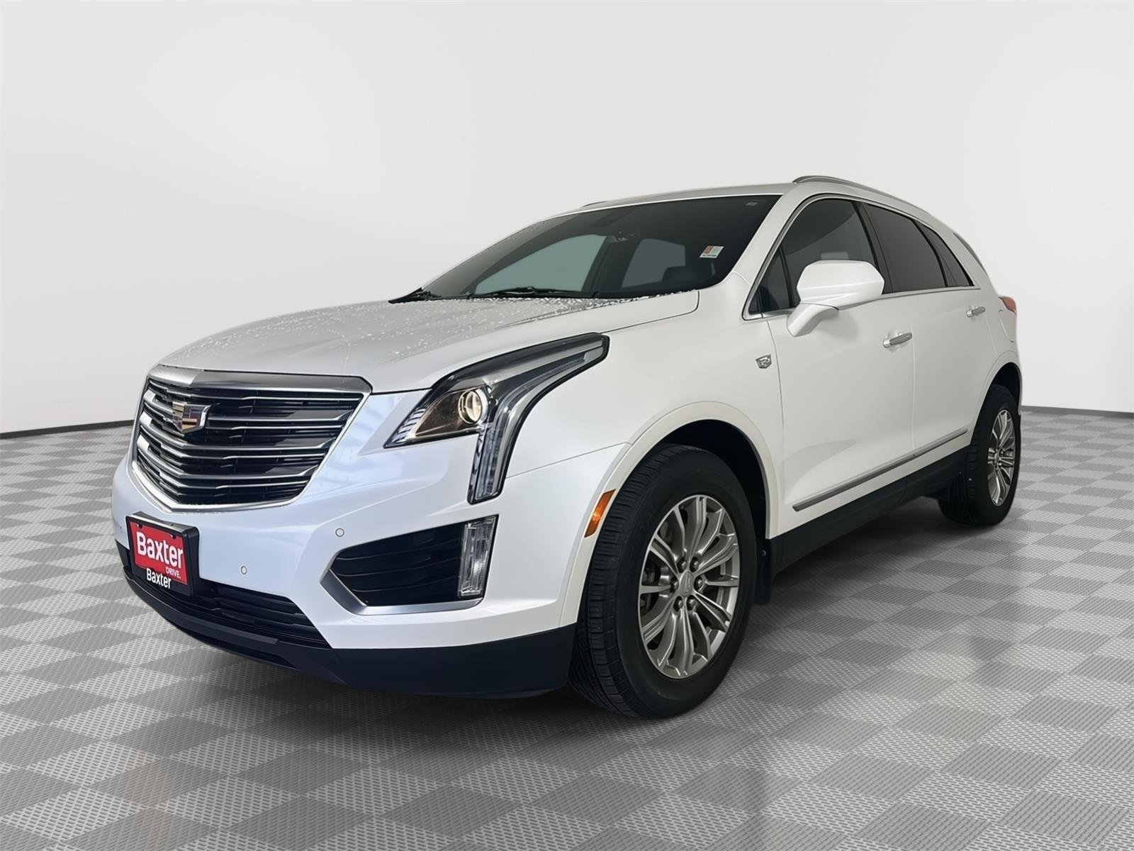 Used 2017 Cadillac XT5 Luxury w/ Driver Awareness Package image 3