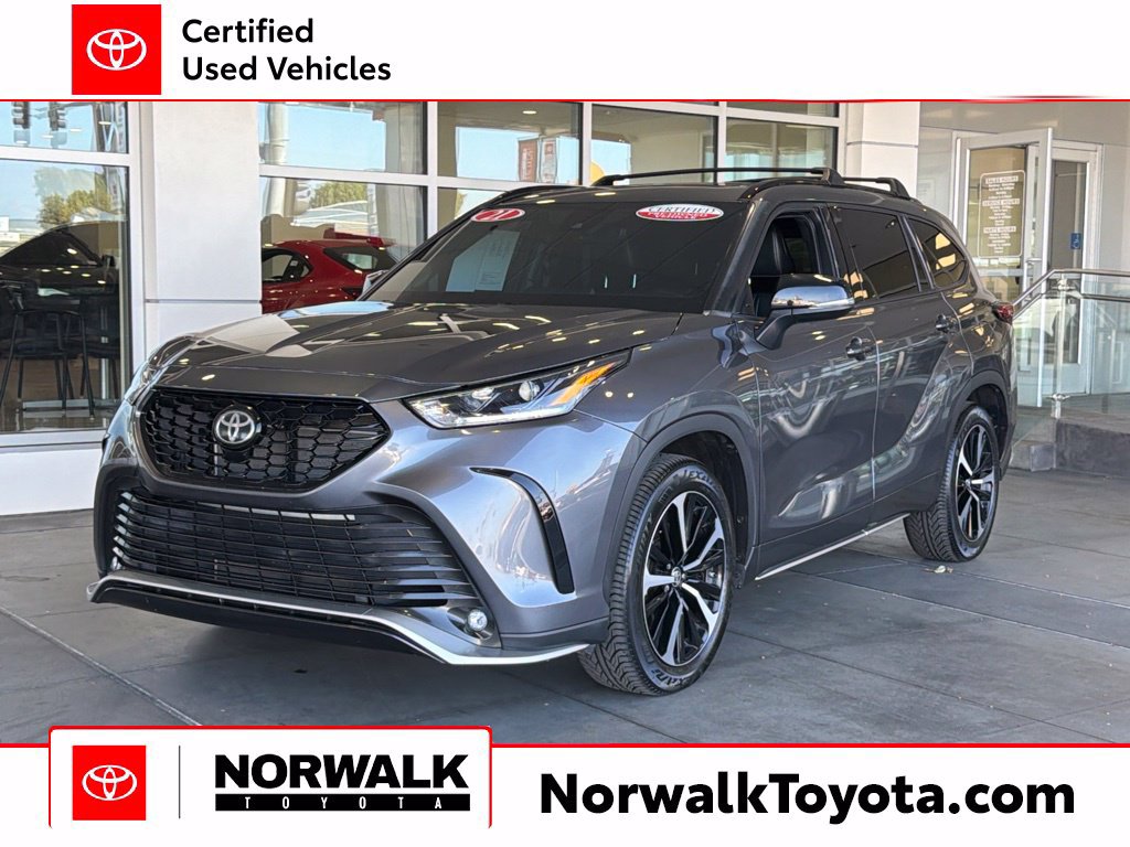 Certified 2021 Toyota Highlander XSE FWD image 1