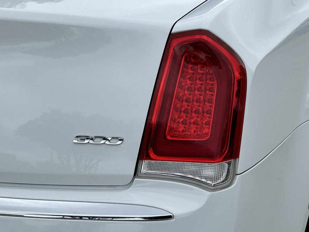 Used 2019 Chrysler 300 Limited image 7
