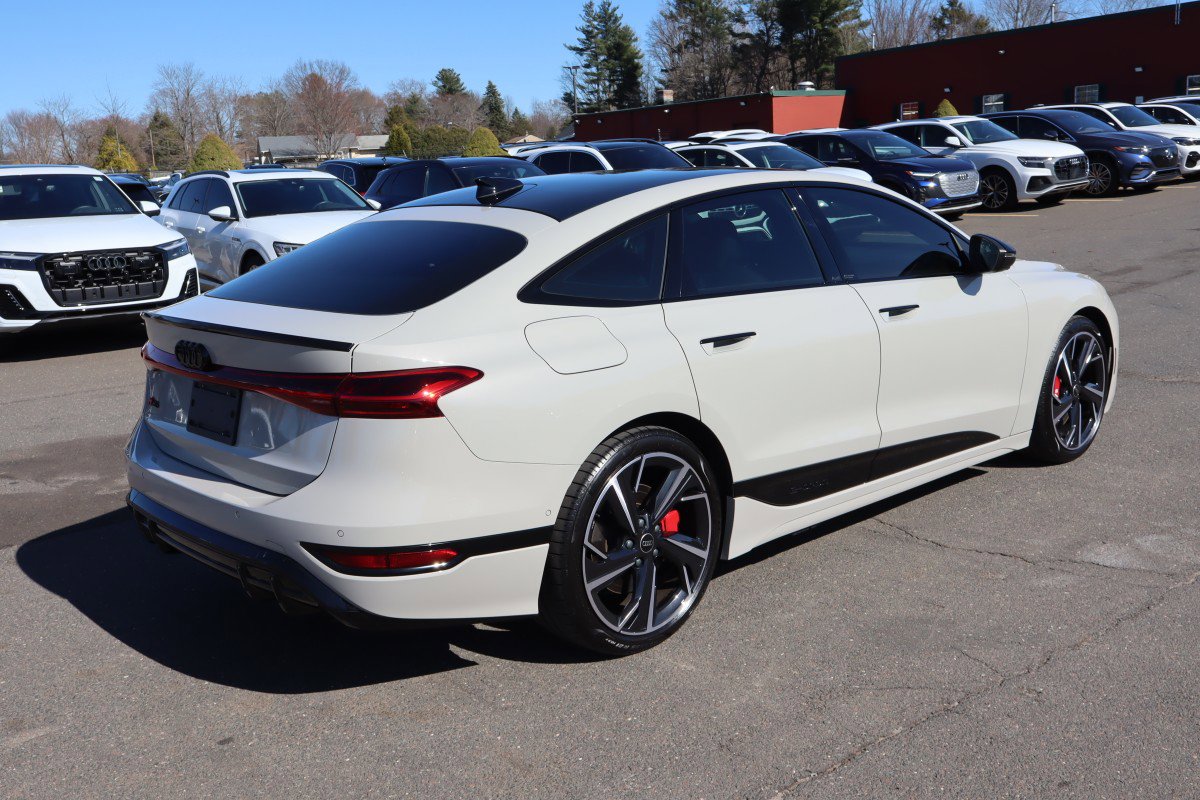 Used 2025 Audi S6 e-tron Prestige w/ 21" Black Optic Package image 5