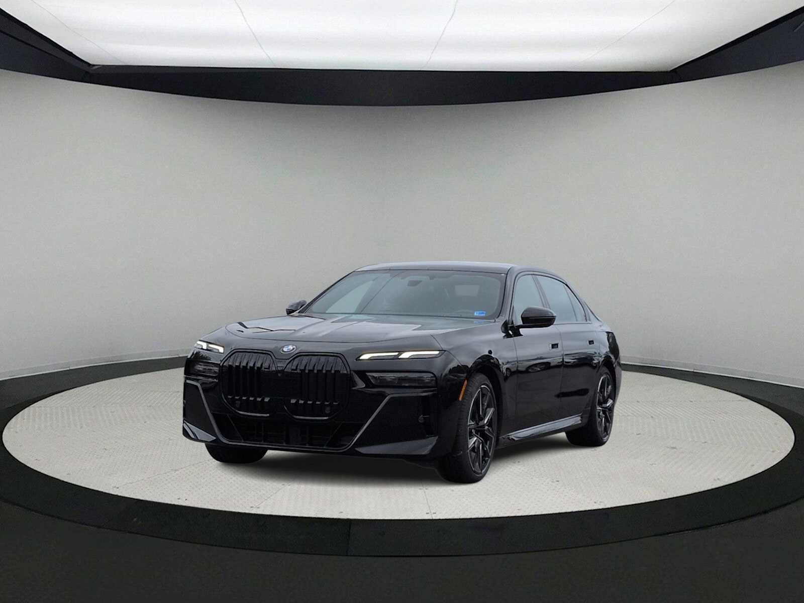 Used 2023 BMW 760i xDrive AWD/4WD image 4