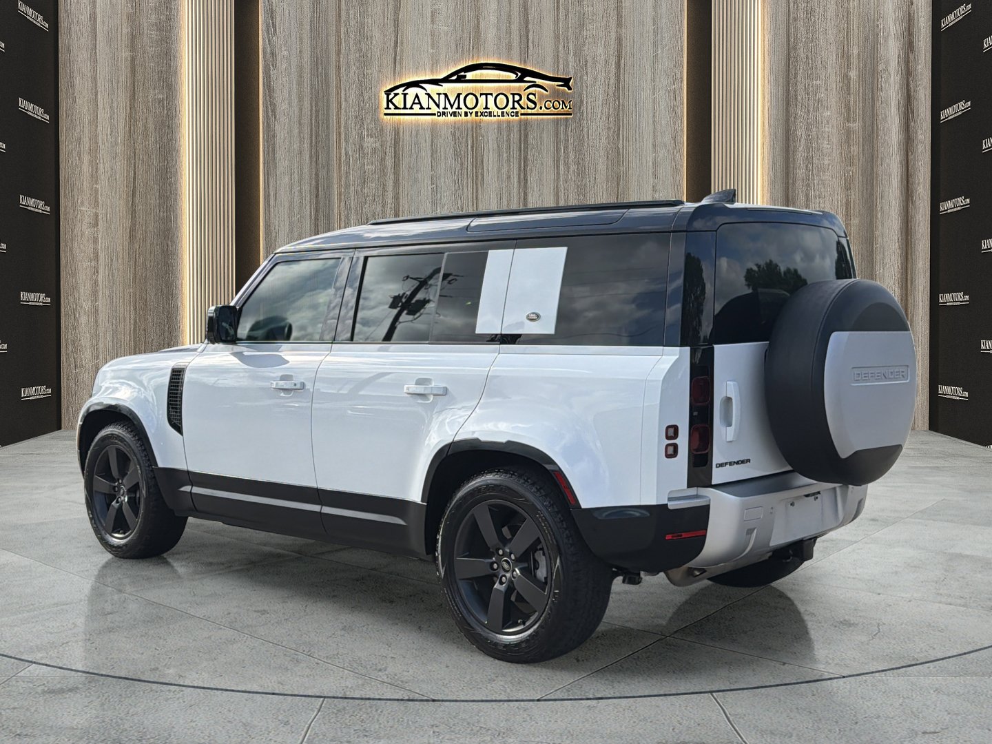 Used 2022 Land Rover Defender 110 S AWD/4WD image 5