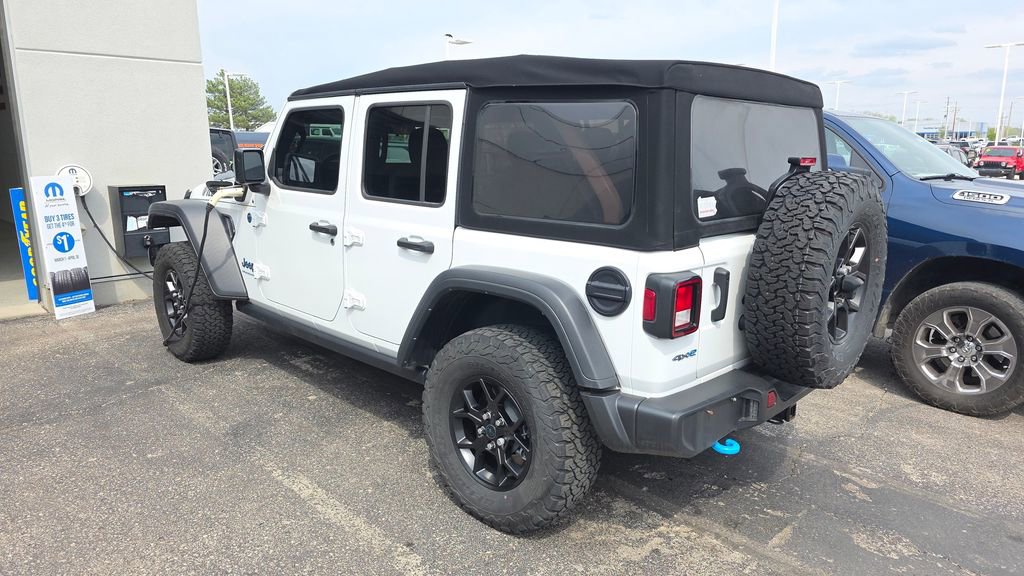 Used 2024 Jeep Wrangler Unlimited image 3