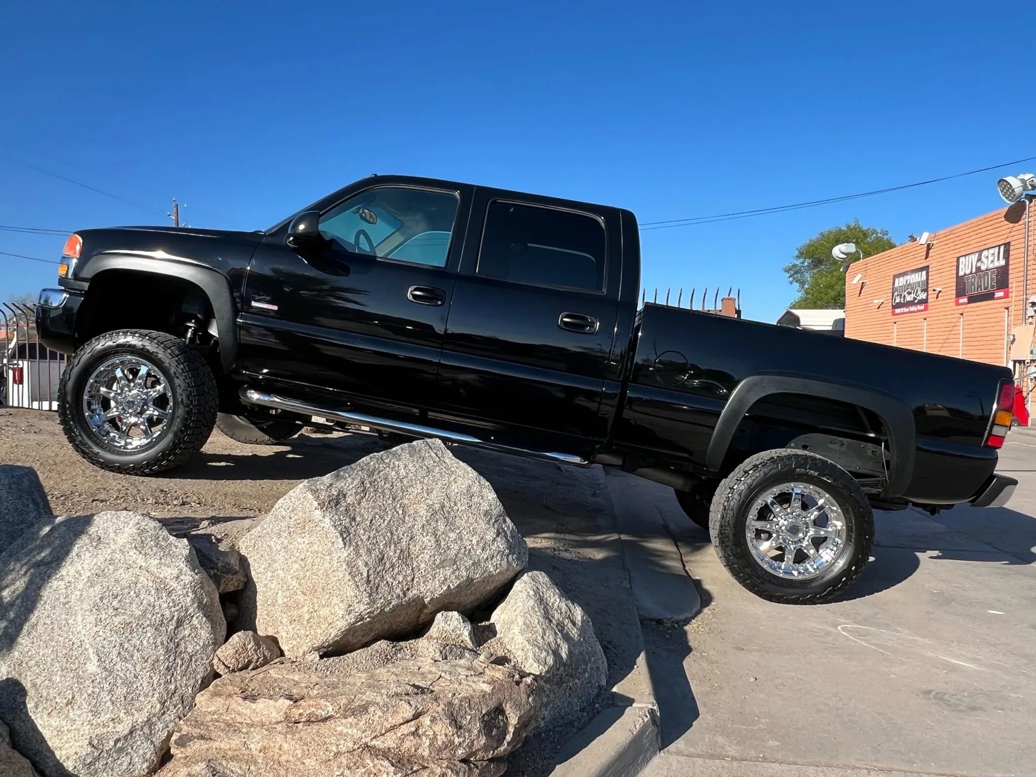 Used 2004 GMC Sierra 2500 SLT w/ Heavy-Duty Power Package AWD/4WD image 1
