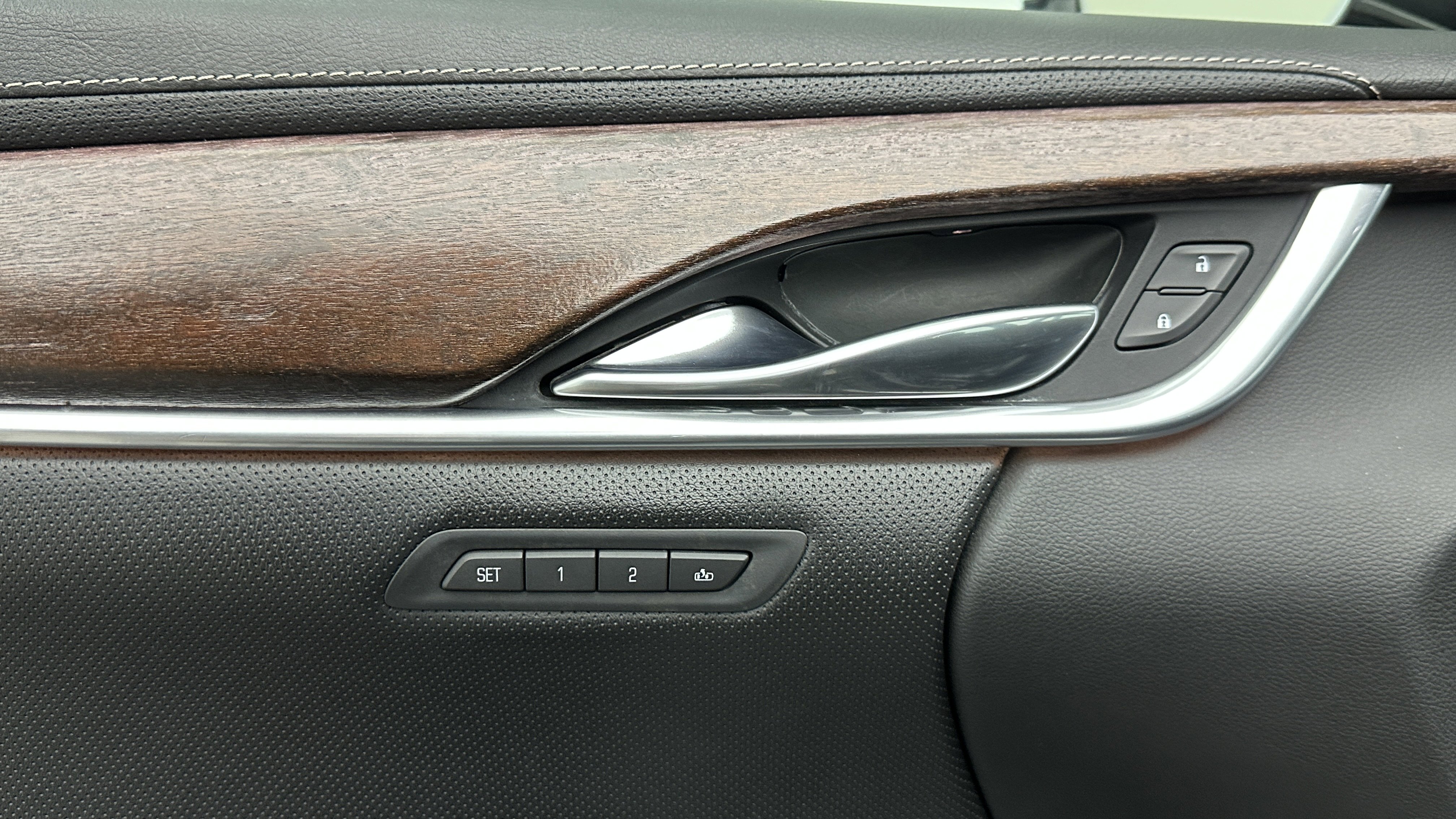 Used 2019 Cadillac XTS Luxury image 12