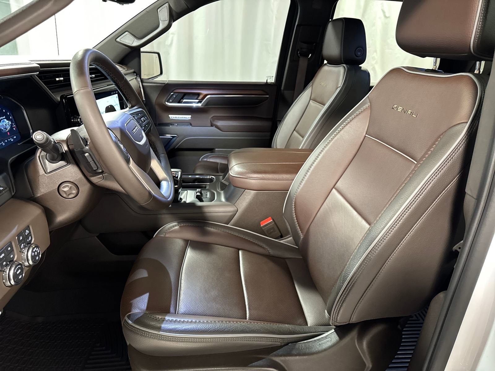 Used 2023 GMC Sierra 1500 Denali w/ Technology Package image 3