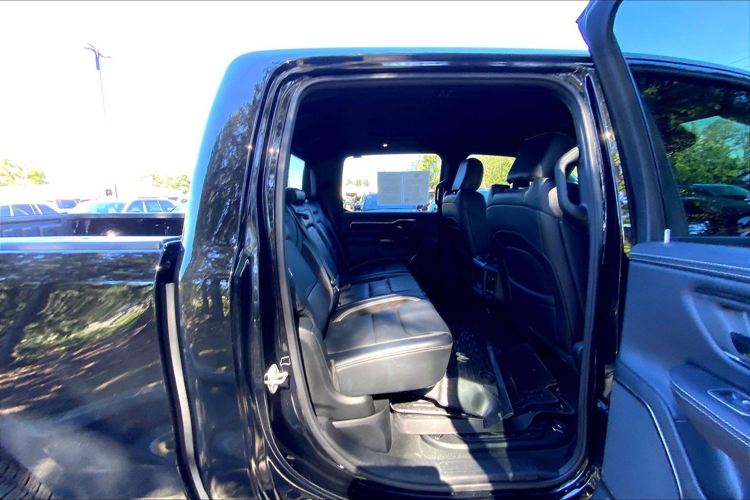 Used 2023 RAM 1500 Laramie AWD/4WD image 16