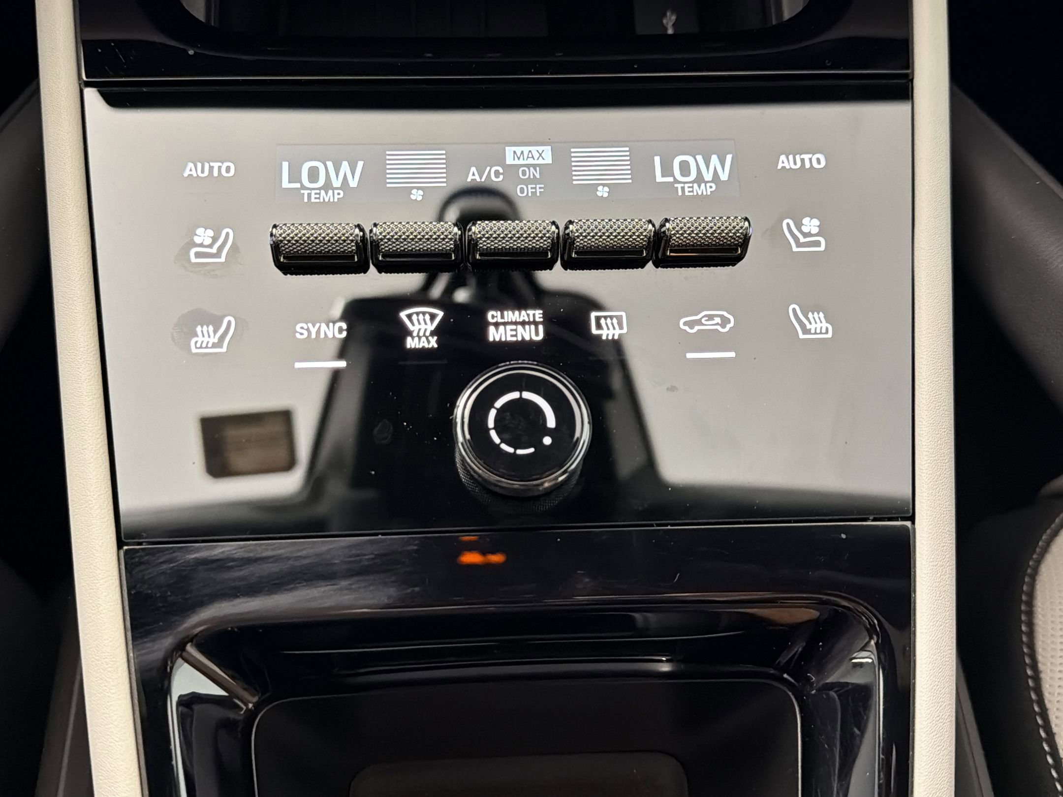 Certified 2024 Porsche Cayenne Turbo AWD/4WD image 19