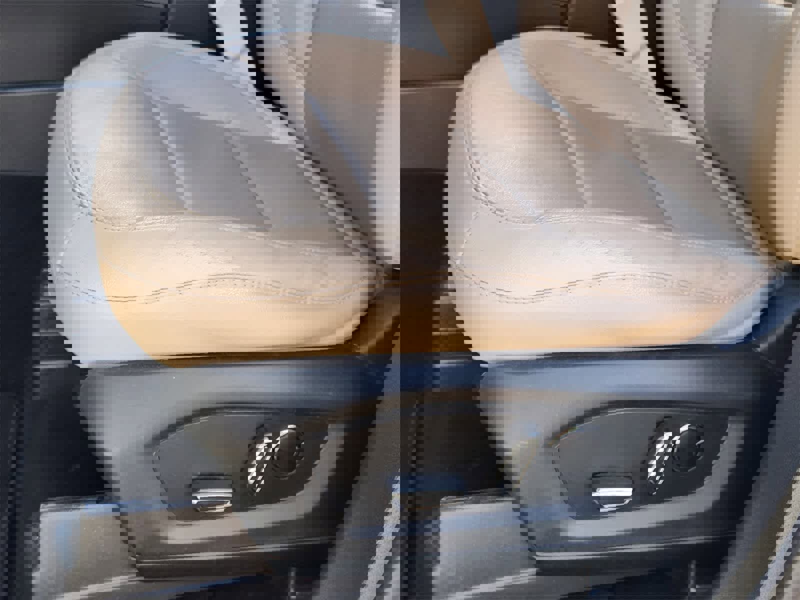 Used 2020 Ford Explorer Limited image 23