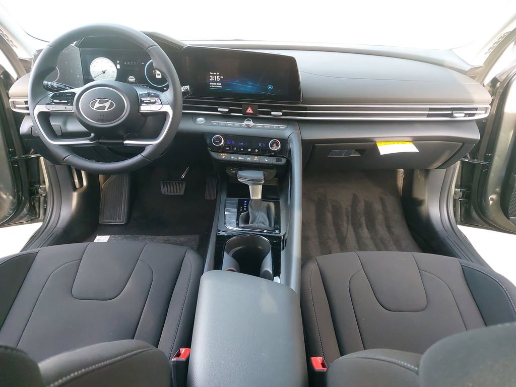 Certified 2025 Hyundai Elantra SEL w/ Cargo Package image 9