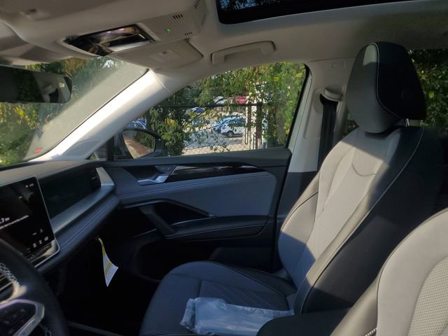 New 2026 Volkswagen Tiguan SE image 17