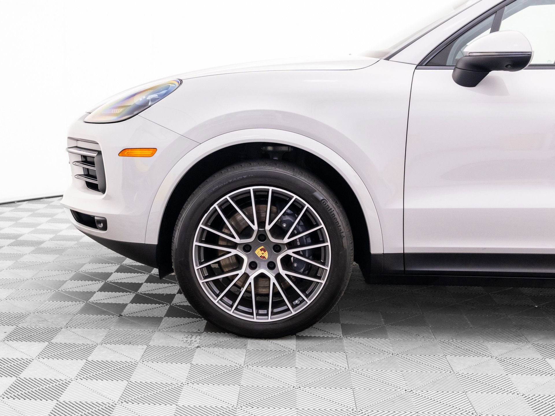 Certified 2023 Porsche Cayenne AWD/4WD image 36