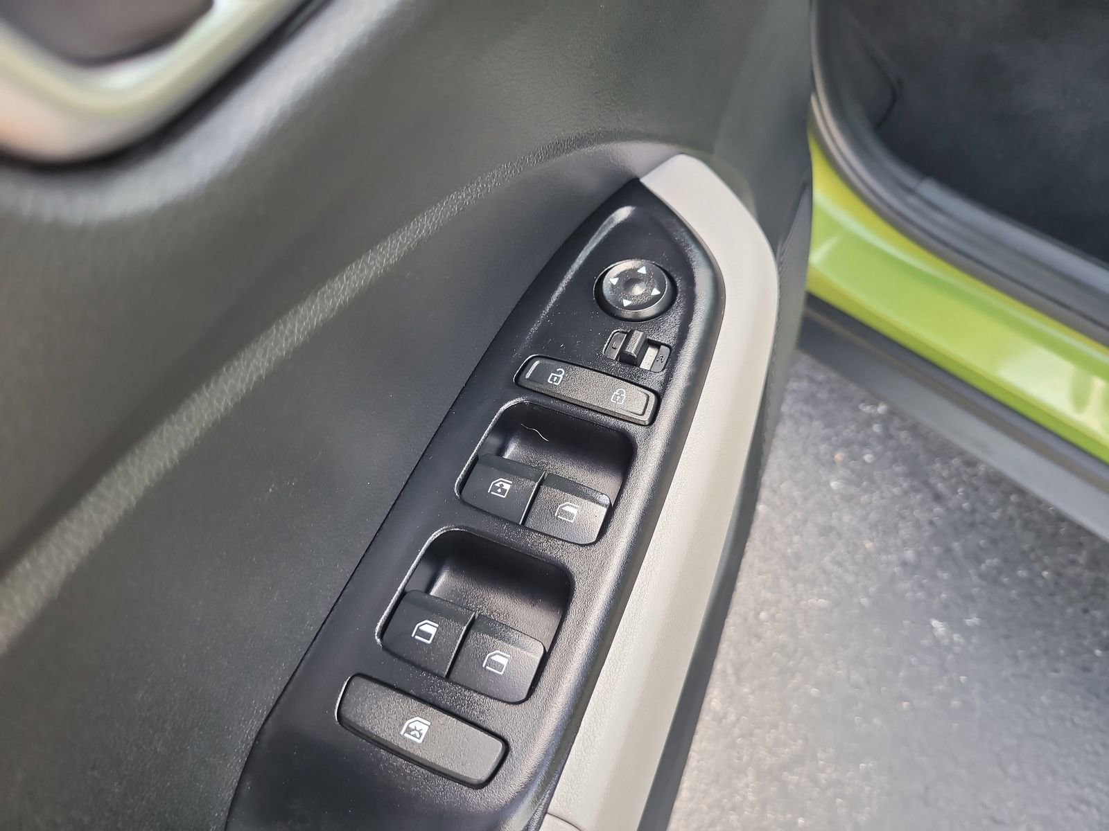 Used 2024 Hyundai Venue SEL FWD image 14