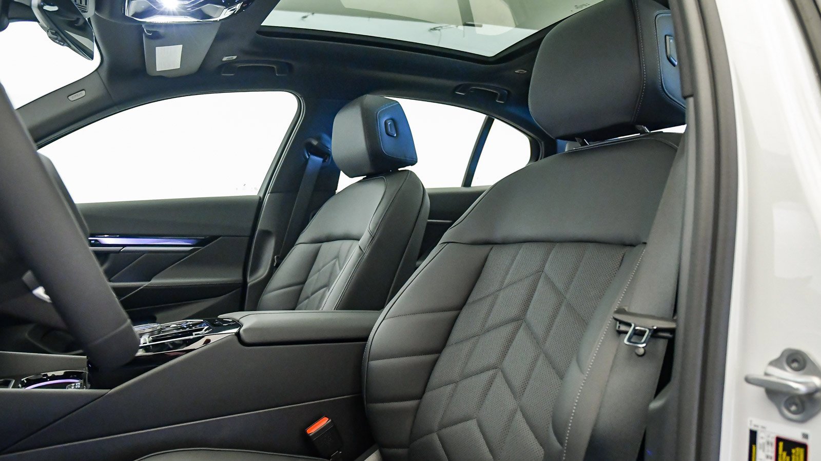 New 2026 BMW 550e xDrive image 24