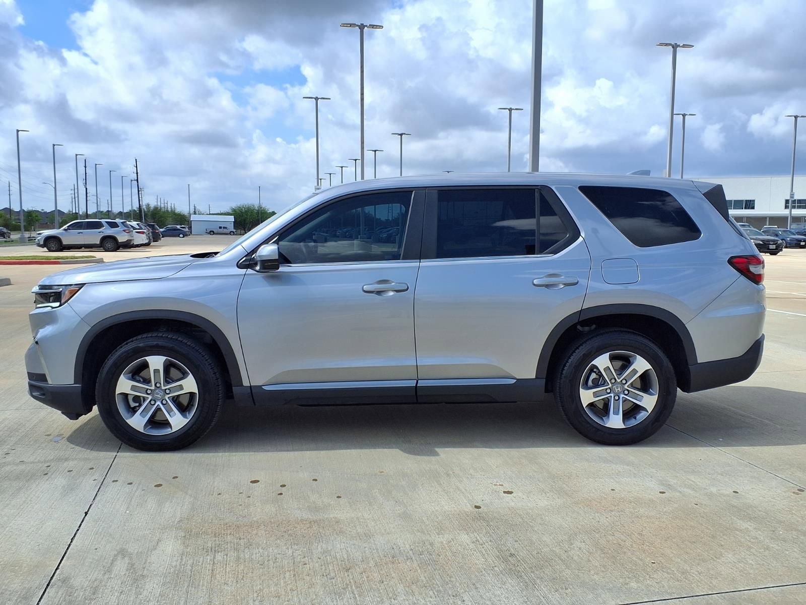 Used 2025 Honda Pilot EX-L image 3