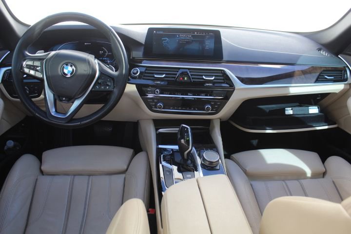 Used 2020 BMW 530e xDrive w/ Premium Package image 28