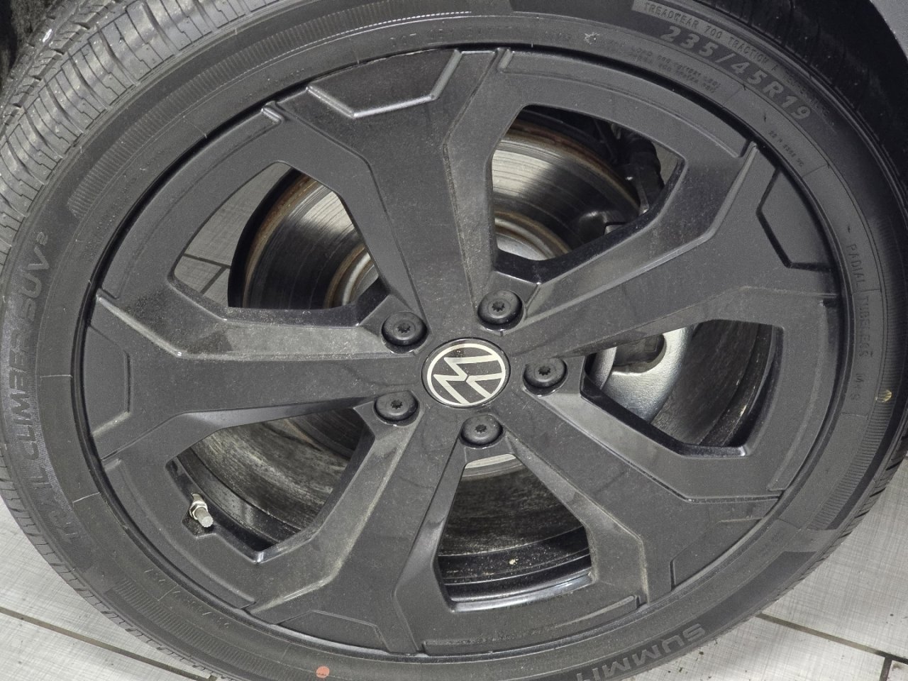 Used 2025 Volkswagen Taos SE image 9