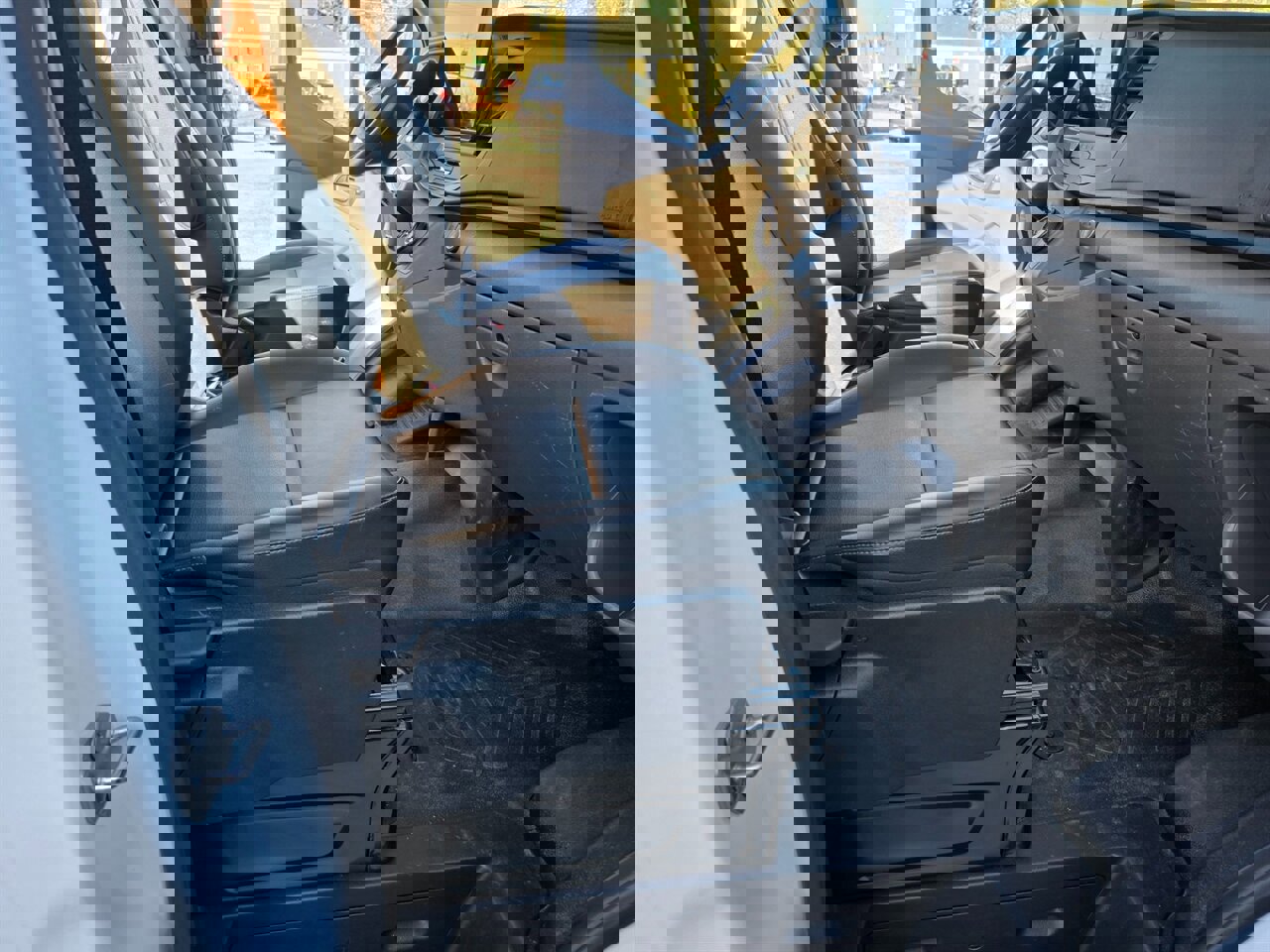 Used 2022 Ford E-Transit Medium Roof image 16