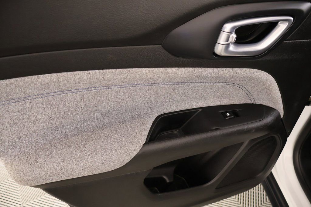 Used 2025 Jeep Compass Sport image 15