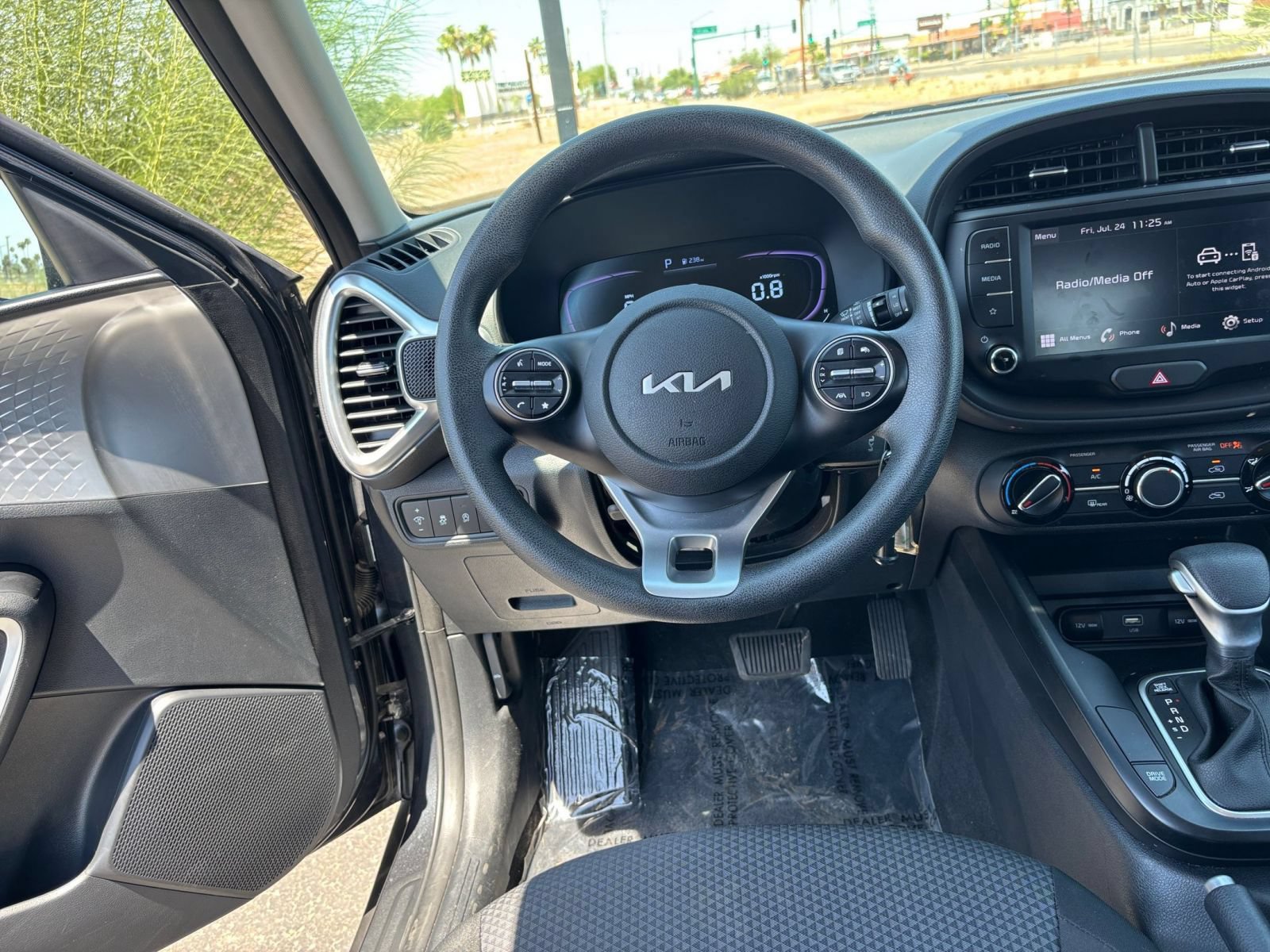 Used 2025 Kia Soul LX w/ LX Technology Package FWD image 27