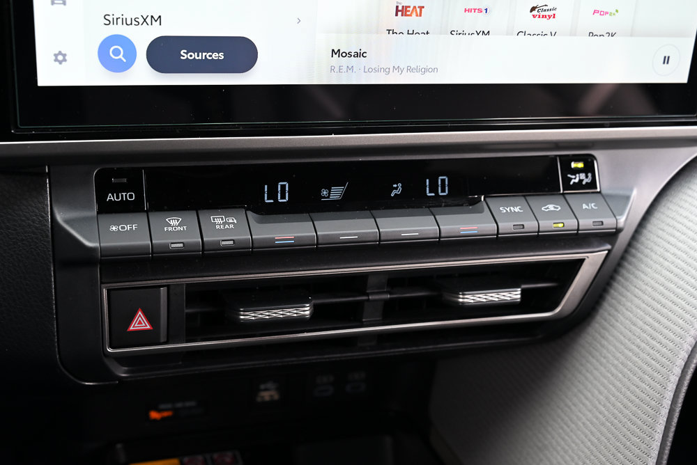 Used 2025 Toyota Camry SE w/ Multimedia Upgrade Package FWD image 19