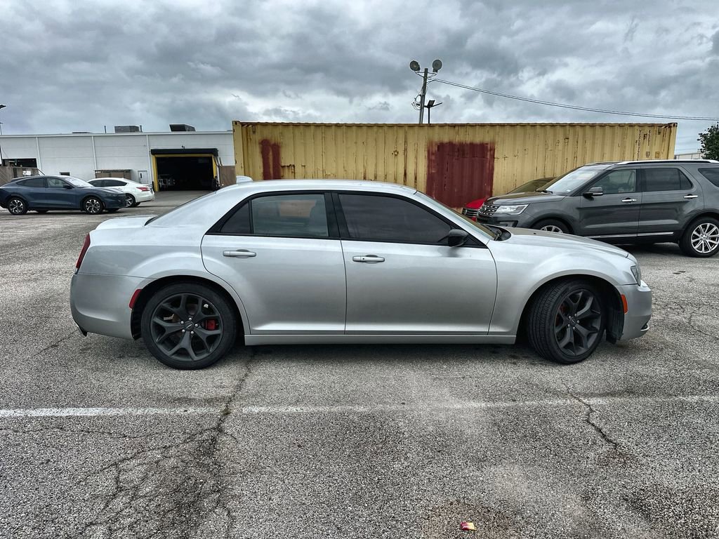 Used 2020 Chrysler 300 Touring w/ Sport Appearance Package RWD image 2