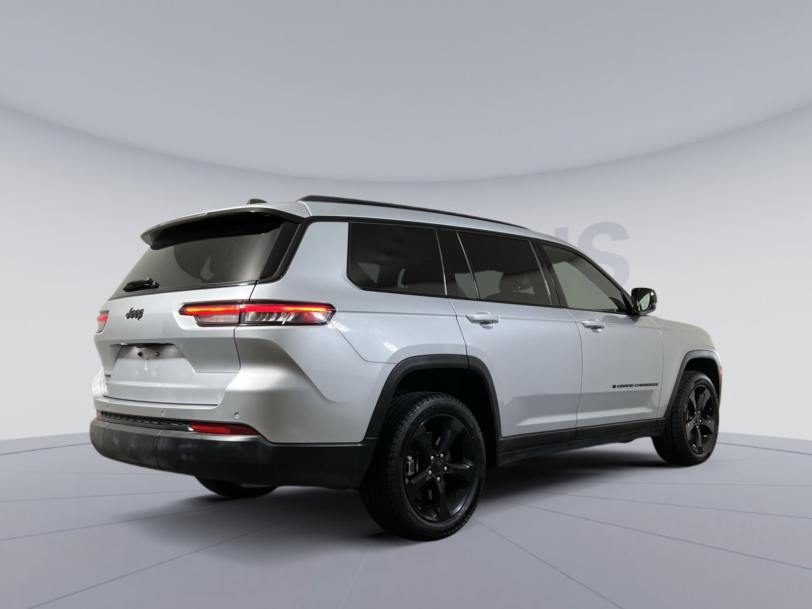 Used 2023 Jeep Grand Cherokee L Laredo image 5