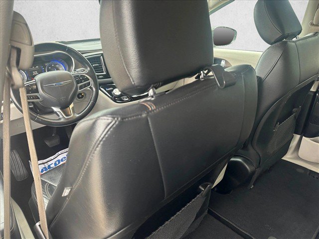Used 2017 Chrysler Pacifica Touring-L FWD image 18