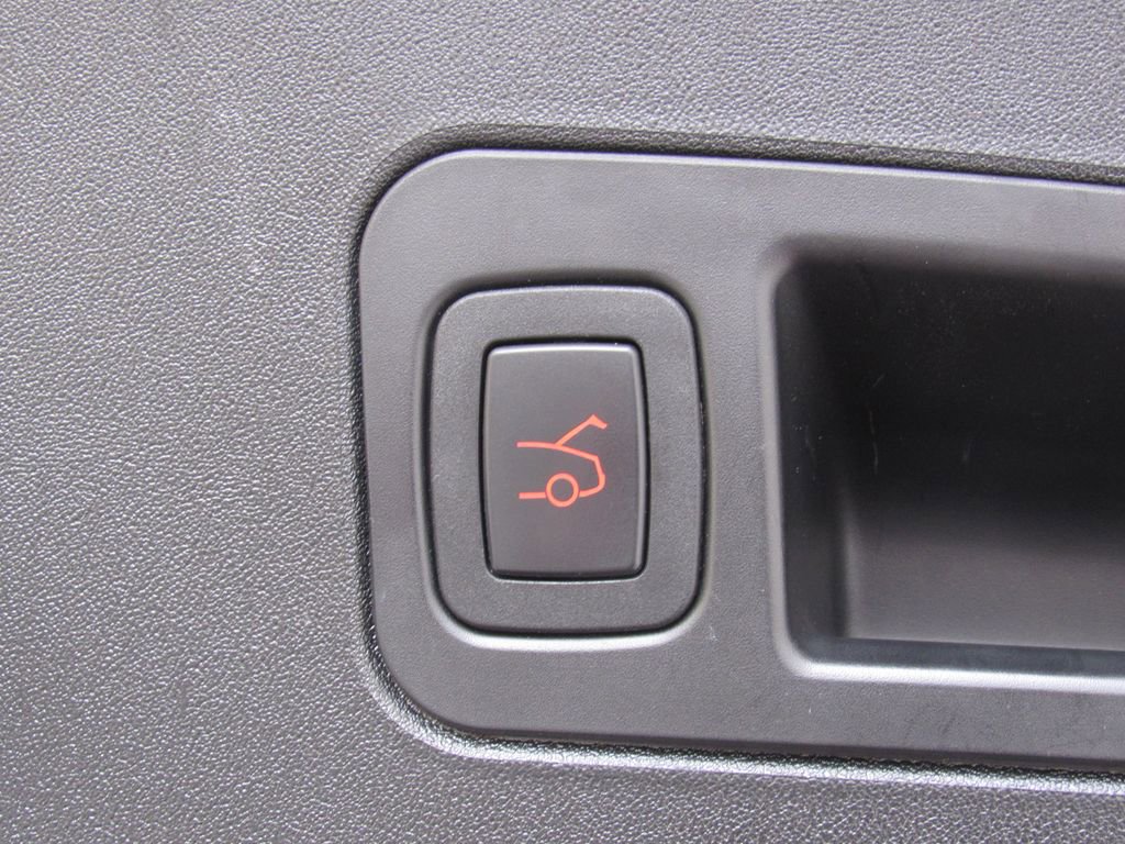 Used 2015 Tesla Model S 85D image 22