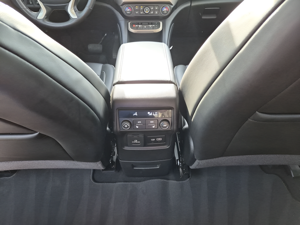 Used 2021 GMC Acadia Denali w/ Denali Technology Package FWD image 36