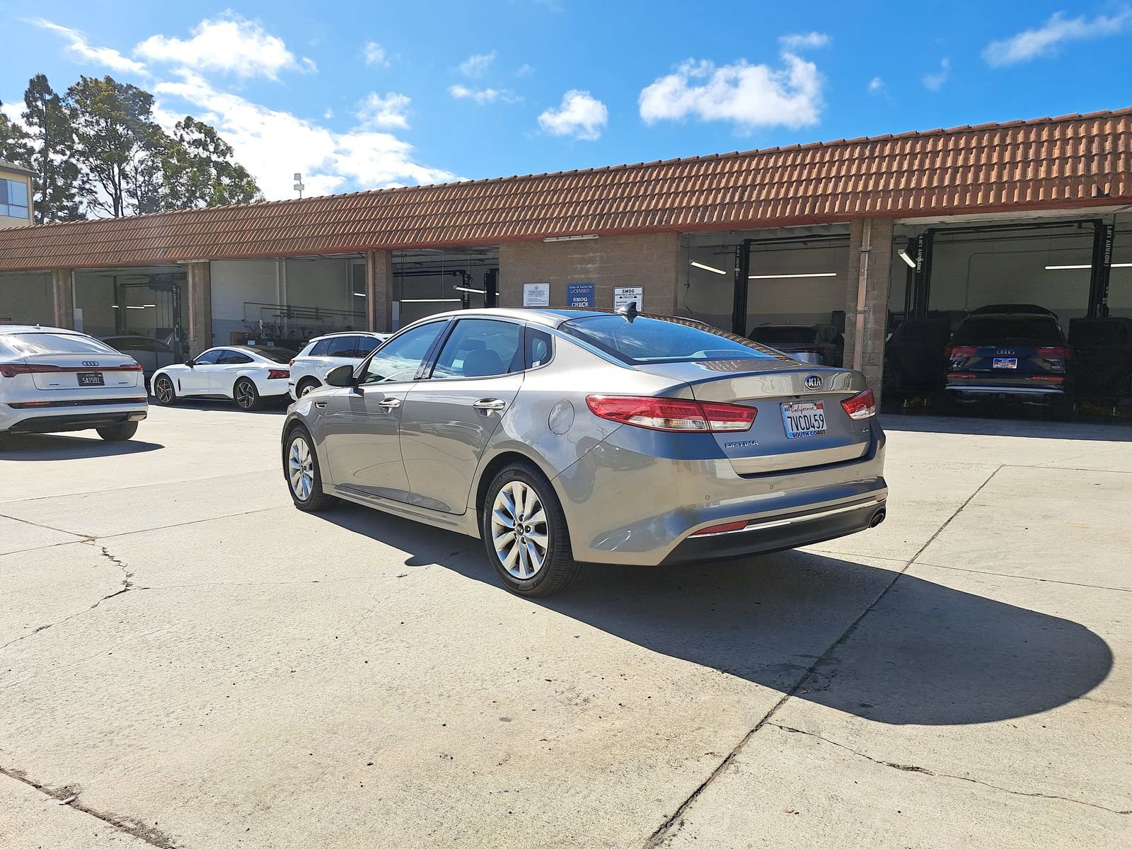 Used 2016 Kia Optima EX w/ Premium Package image 4