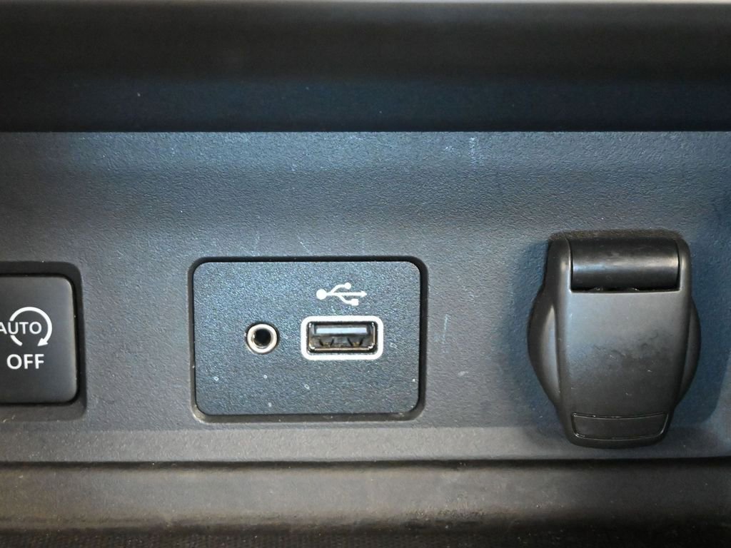 Used 2025 Nissan Sentra S image 32