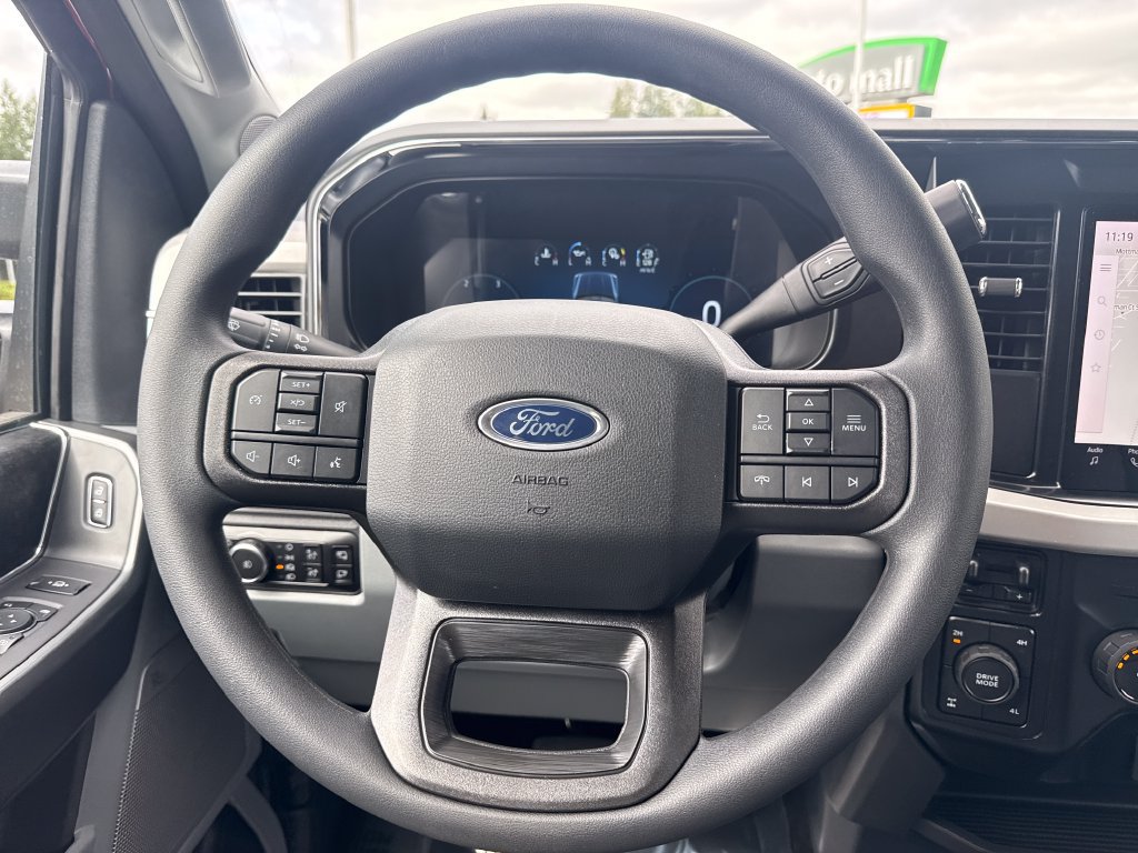 New 2026 Ford F250 XLT w/ XLT Premium Package AWD/4WD image 18