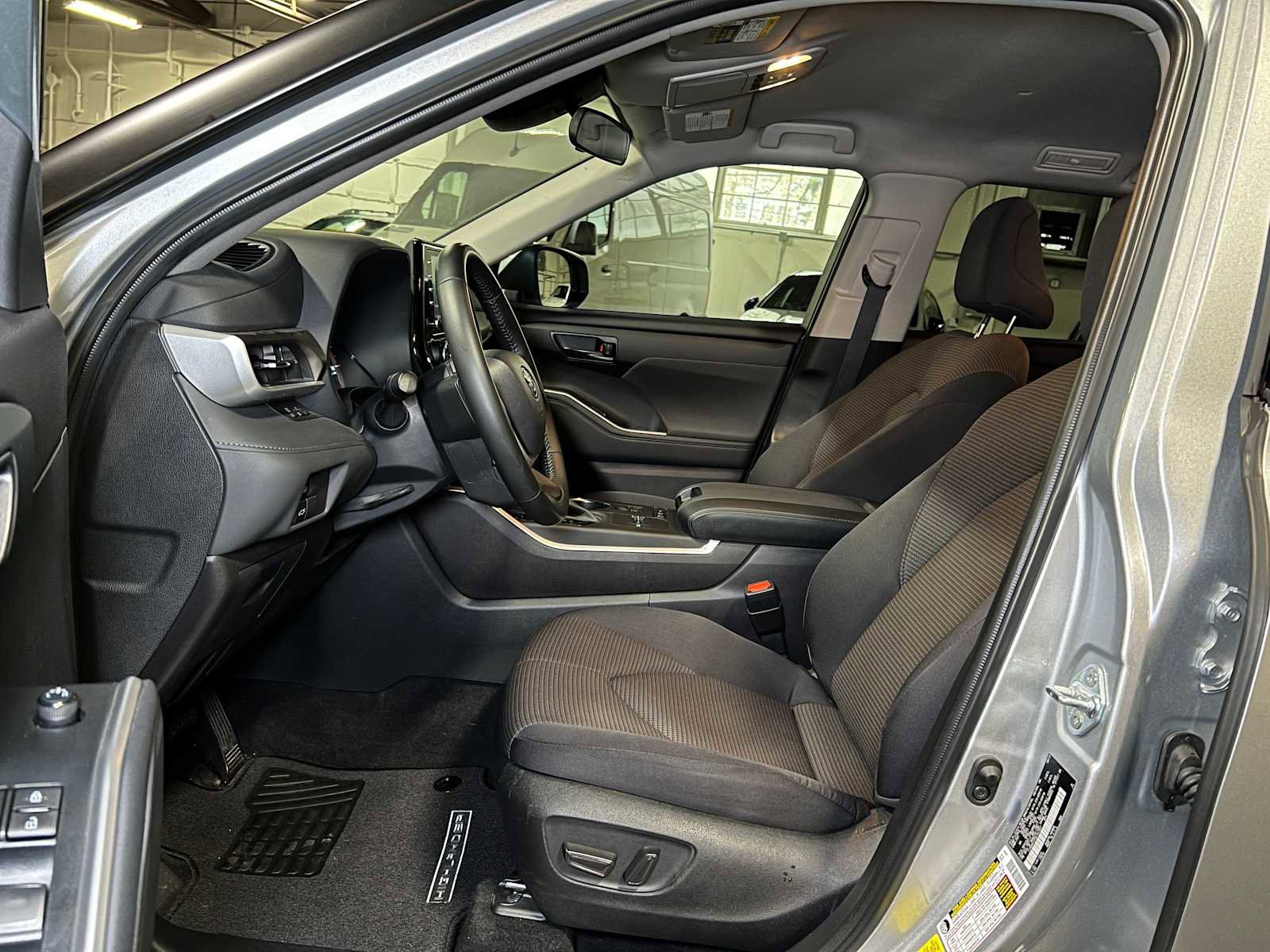 Used 2022 Toyota Highlander LE image 22