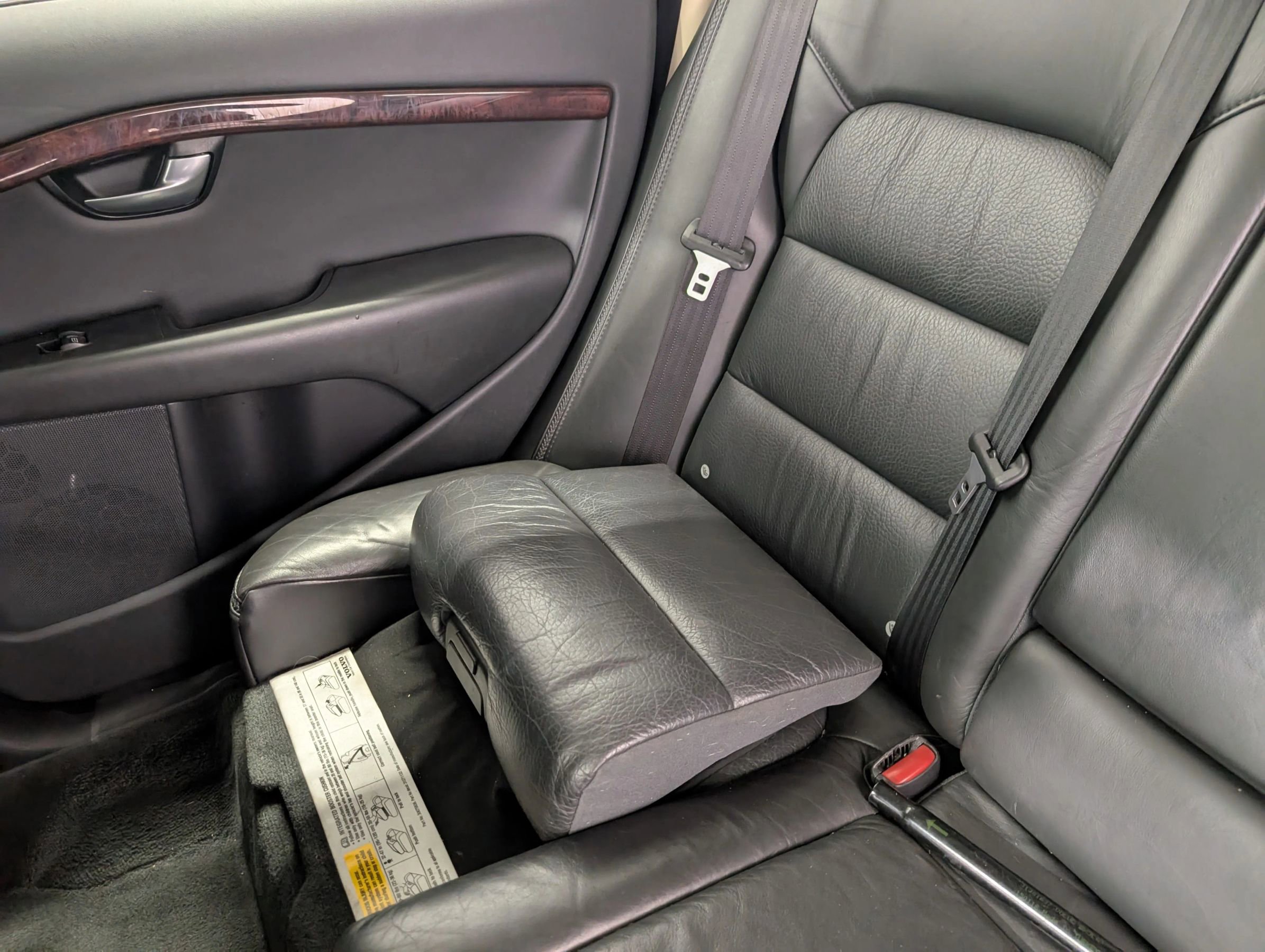 Used 2008 Volvo XC70 3.2 image 28