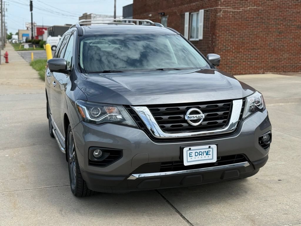 Used 2019 Nissan Pathfinder Platinum AWD/4WD image 3