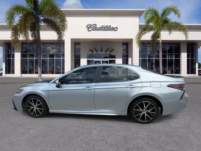 Used 2024 Toyota Camry SE image 9