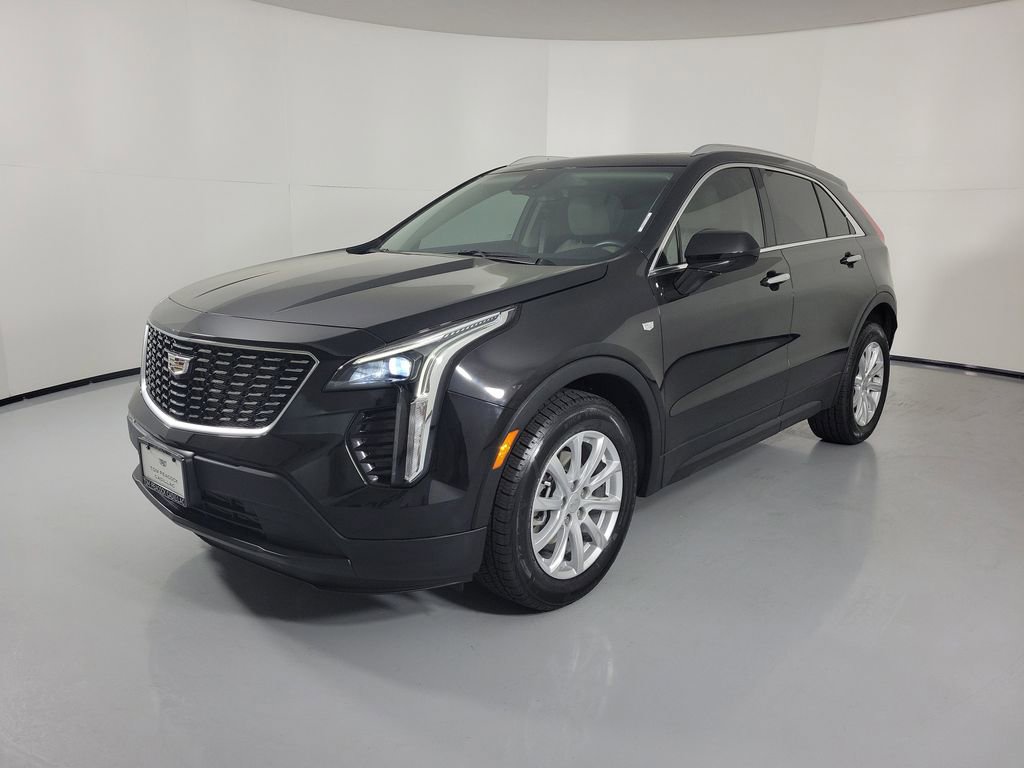 Certified 2023 Cadillac XT4 Luxury w/ Cold Weather Package image 2