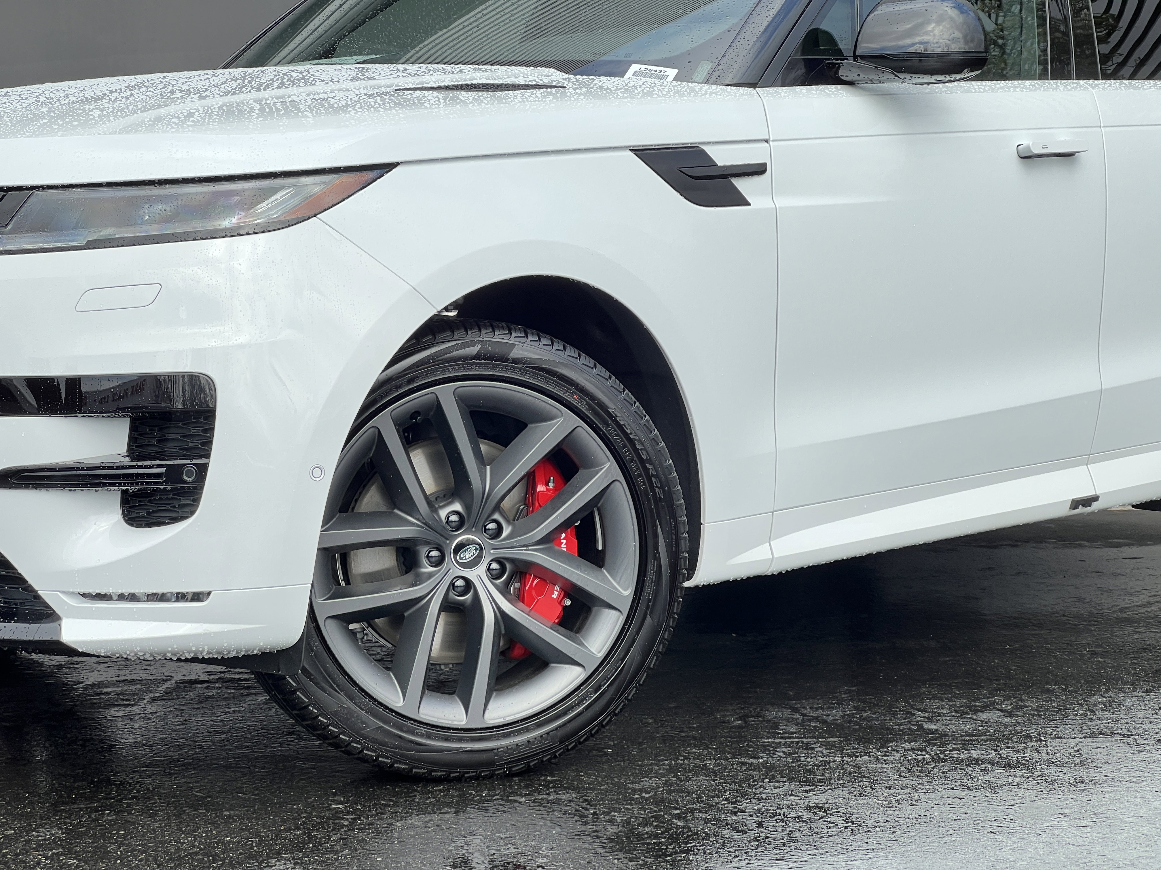 New 2025 Land Rover Range Rover Sport Dynamic SE image 2
