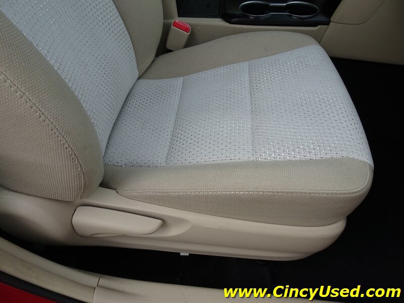 Used 2012 Toyota Camry LE FWD image 28
